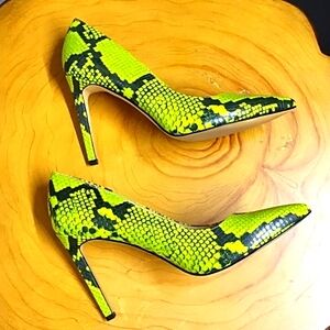 Nine West Neon Green Snake Print 'Tatiana' Stilettos Size 8.5/Almost New